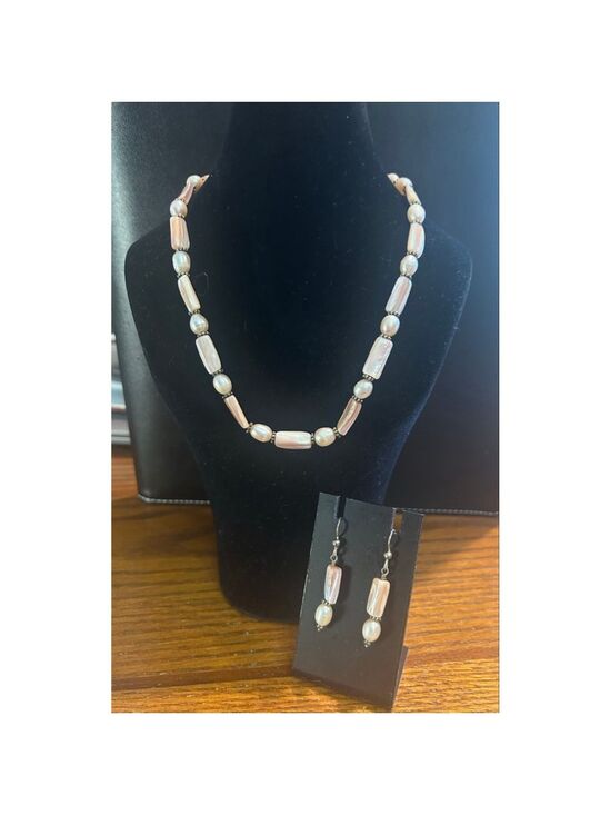 Unbranded Jewelry - Women's artisan Peach Mother of Pearl Necklace & Earring Set, One Size